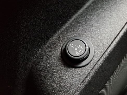 Used 2019 Chevrolet Equinox LT FWD image 16