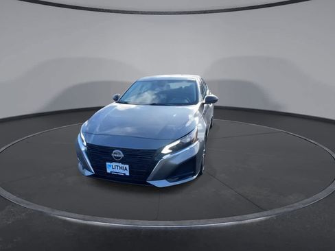 Used 2024 Nissan Altima 2.5 SV FWD image 6