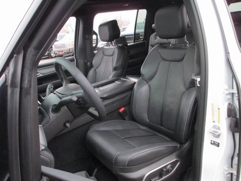 Used 2024 Jeep Wagoneer Series II image 21