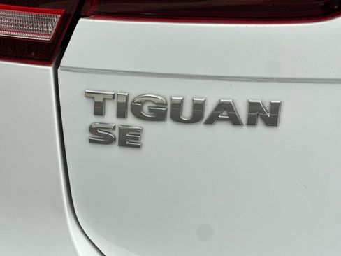 Used 2020 Volkswagen Tiguan SE R-Line FWD image 28