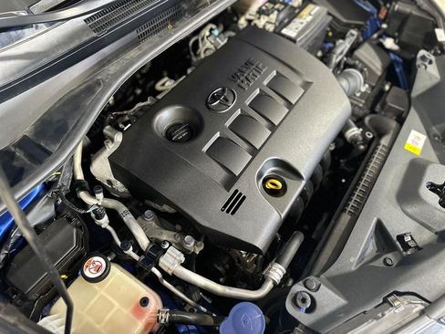 Used 2018 Toyota C-HR XLE FWD image 38
