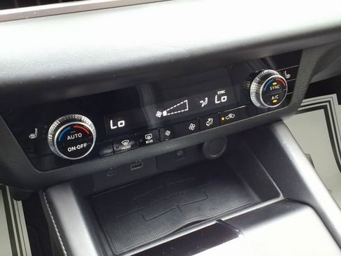 Used 2024 Mitsubishi Outlander SE image 27