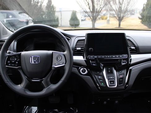 Certified 2024 Honda Odyssey Touring image 19