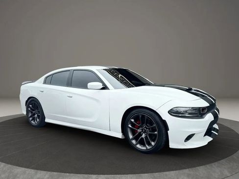 Used 2019 Dodge Charger Scat Pack image 2
