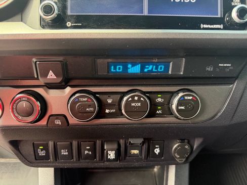 Used 2021 Toyota Tacoma TRD Sport w/ Technology Package AWD/4WD image 28