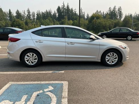 Used 2017 Hyundai Elantra SE FWD image 6