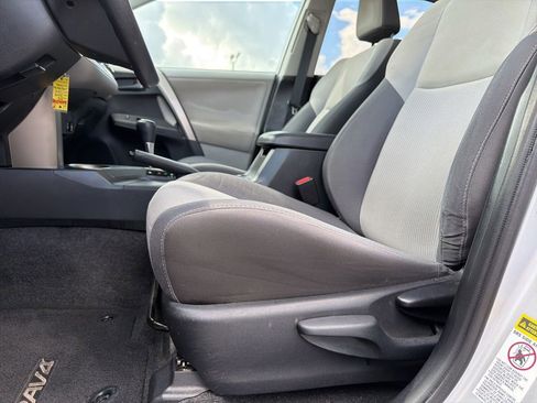 Used 2013 Toyota RAV4 XLE FWD image 28