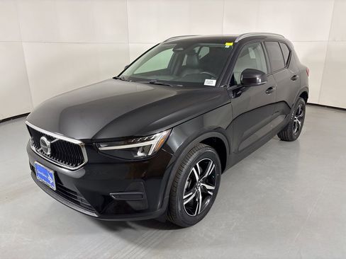 Used 2023 Volvo XC40 B5 Core w/ Protection Package Premier AWD/4WD image 4
