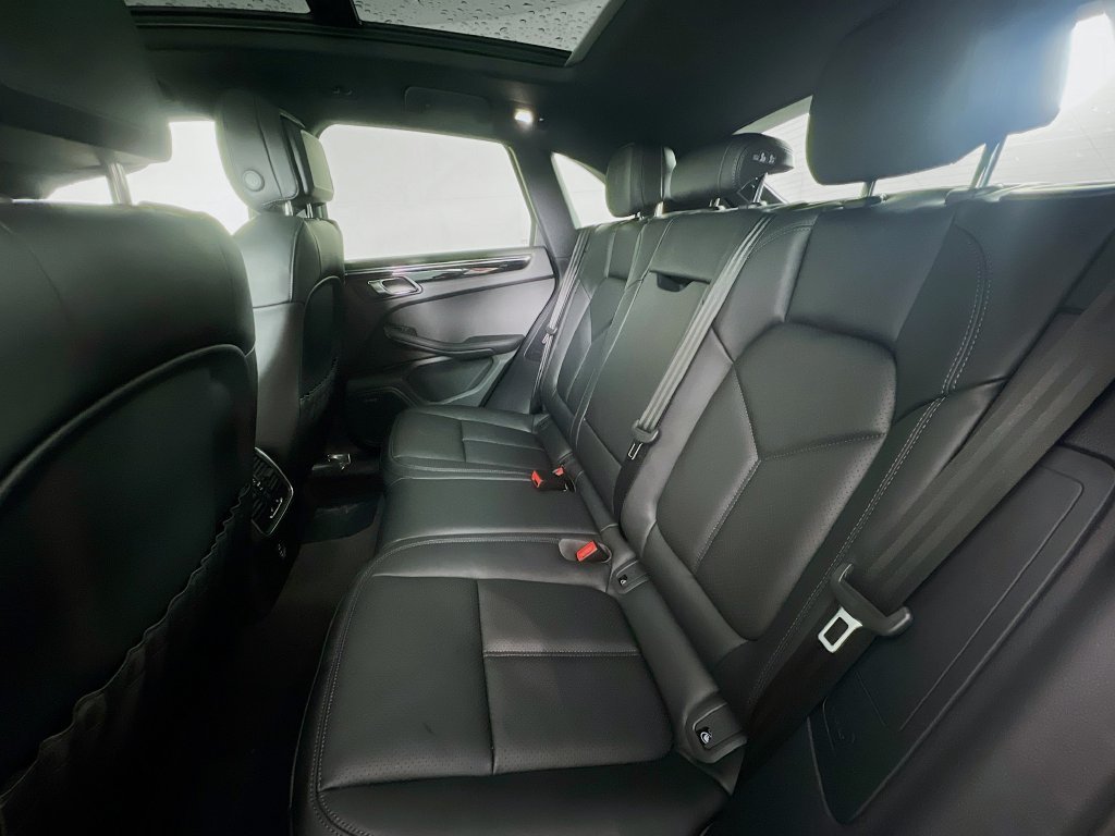 Certified 2026 Porsche Macan AWD/4WD image 24