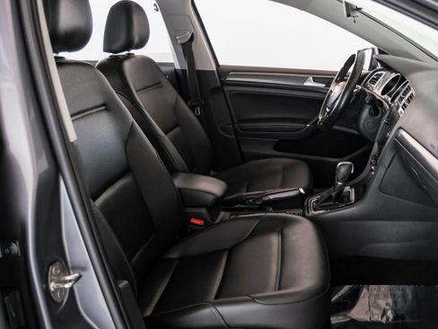 Used 2019 Volkswagen Golf SE FWD image 32