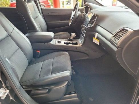 Certified 2022 Jeep Grand Cherokee Laredo X AWD/4WD image 15