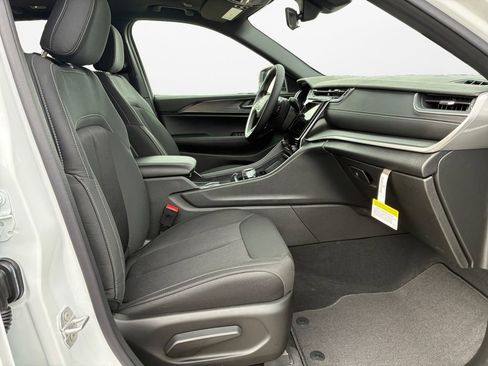 New 2026 Jeep Grand Cherokee L Laredo image 24