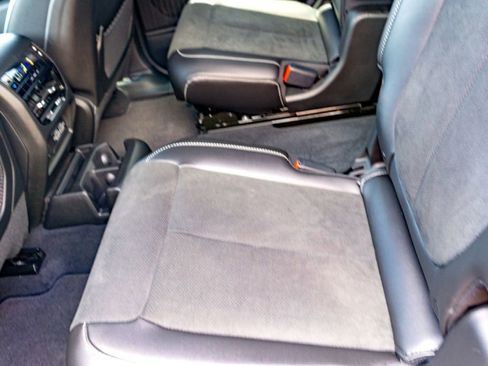 New 2025 Jeep Grand Cherokee L Altitude RWD image 24
