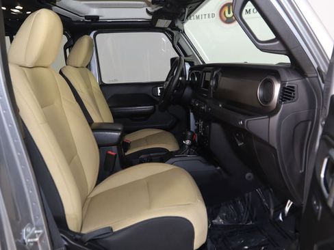 Used 2020 Jeep Gladiator Sport w/ Quick Order Package 24S image 13