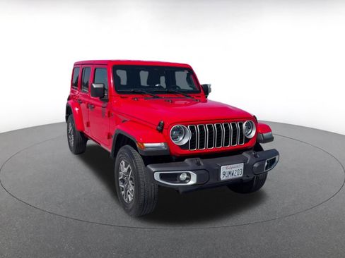 Used 2025 Jeep Wrangler Unlimited Sahara AWD/4WD image 3