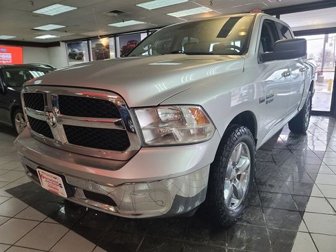 Used 2016 RAM 1500 Classic SLT w/ SLT Plus D￩cor Group image 2