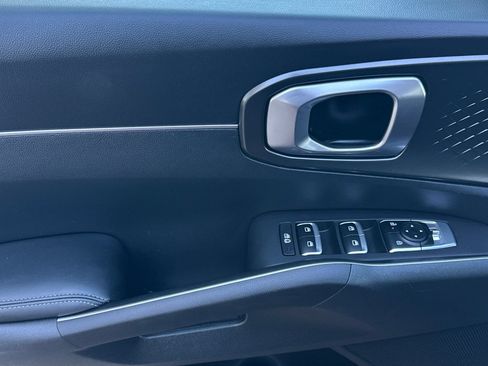 Certified 2025 Kia Sorento EX AWD/4WD image 11