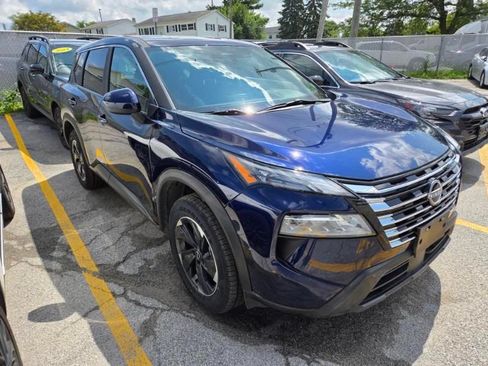 Used 2024 Nissan Rogue SV AWD/4WD image 3