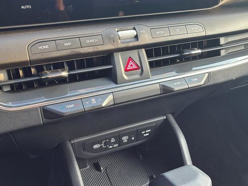 Used 2025 Kia K4 EX FWD image 25