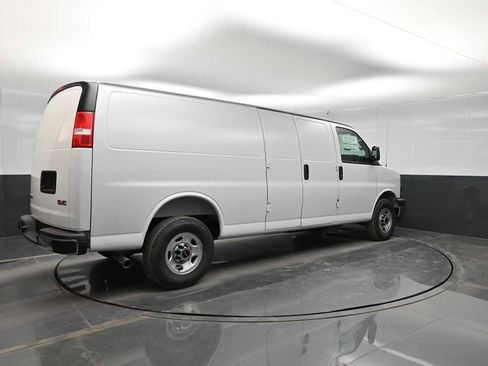 New 2026 GMC Savana 3500 Extended RWD image 7