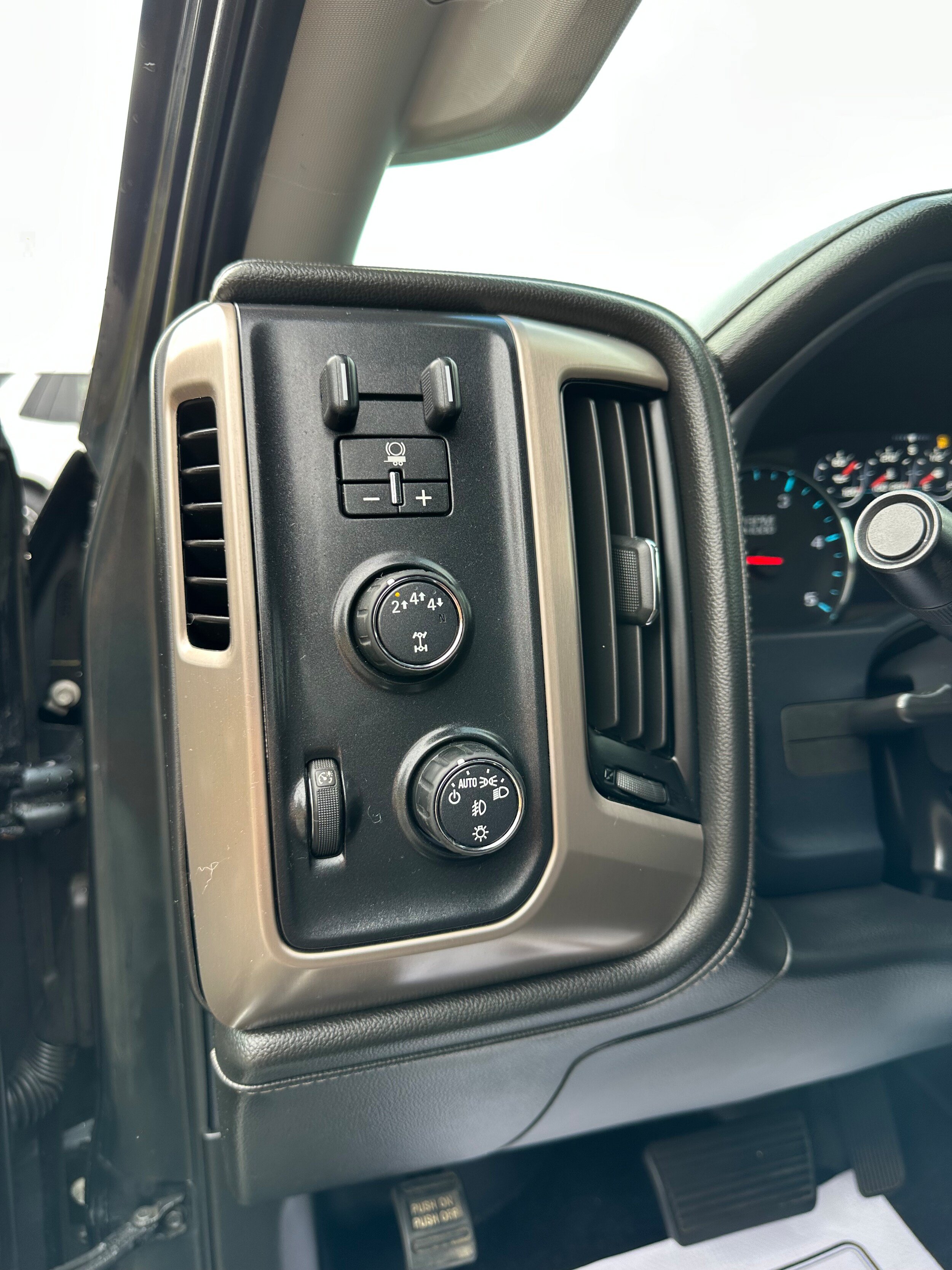Used 2019 GMC Sierra 3500 Denali w/ Duramax Plus Package AWD/4WD image 14