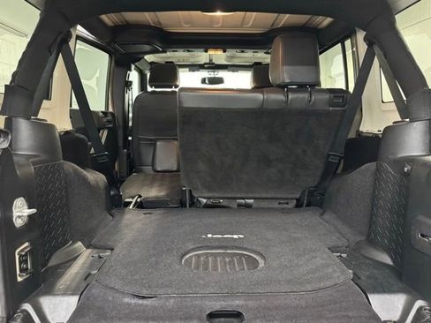 Used 2017 Jeep Wrangler Unlimited Sahara w/ Connectivity Group image 30