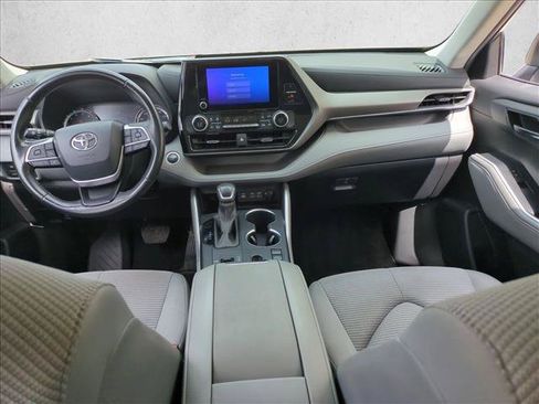 Certified 2024 Toyota Highlander LE FWD image 16