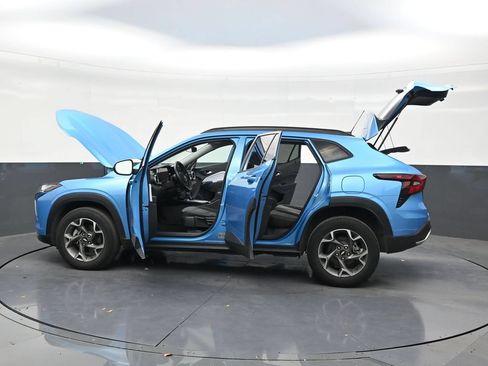 Used 2025 Chevrolet Trax LT FWD image 29