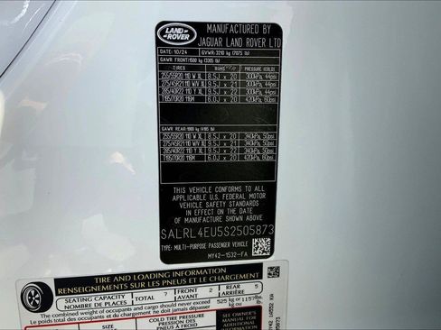 Used 2025 Land Rover Discovery Dynamic SE AWD/4WD image 10