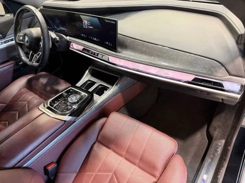Used 2025 BMW 760i xDrive w/ Executive Package AWD/4WD image 33