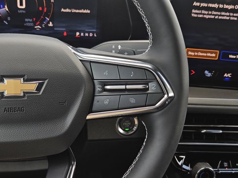 New 2026 Chevrolet Traverse LT w/ Sun and Wheel Package FWD image 13