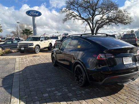 Used 2021 Tesla Model Y Long Range image 5
