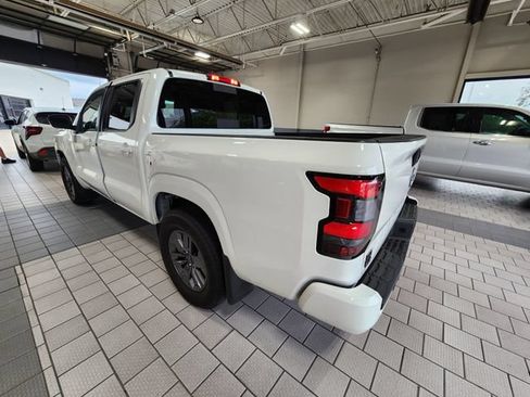 Used 2025 Nissan Frontier SV w/ SV Convenience Package RWD image 6