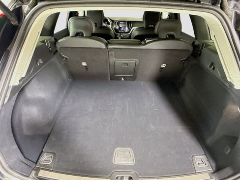Used 2025 Volvo XC60 B5 Plus image 35
