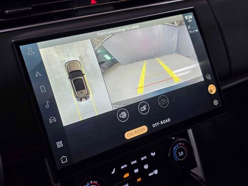 Used 2023 Land Rover Range Rover SV image 34