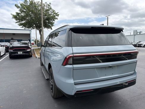 Used 2025 Lincoln Navigator Reserve w/ Jet Appearance Package image 10