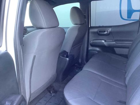 Used 2016 Toyota Tacoma TRD Off-Road image 12