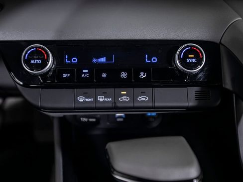 Used 2022 Hyundai Elantra SEL image 31