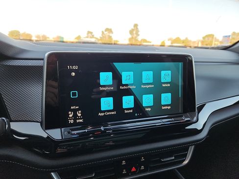 Used 2025 Volkswagen Atlas Cross Sport SEL Premium R-Line image 19