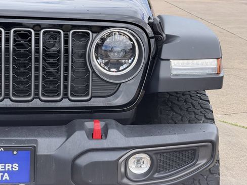 Used 2025 Jeep Wrangler Unlimited Rubicon AWD/4WD image 4