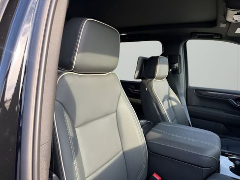 New 2026 GMC Yukon XL Elevation w/ Elevation Premium Package AWD/4WD image 17