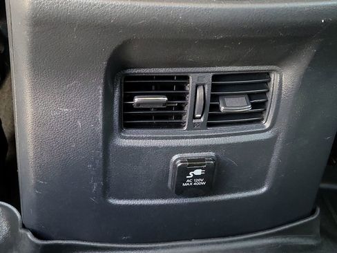Used 2018 Nissan Titan SL RWD image 21