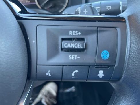 Used 2023 Nissan Rogue SV AWD/4WD image 16