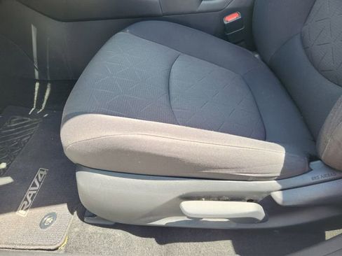 Used 2019 Toyota RAV4 XLE FWD image 25