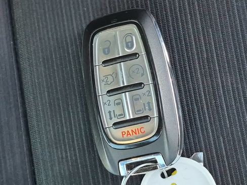 Used 2019 Chrysler Pacifica Touring Plus w/ S Appearance Package FWD image 28