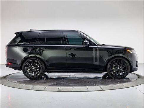 Used 2025 Land Rover Range Rover SE AWD/4WD image 6