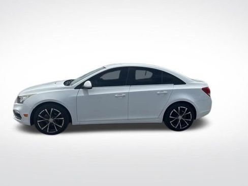 Used 2016 Chevrolet Cruze LT w/ Technology Package FWD image 2
