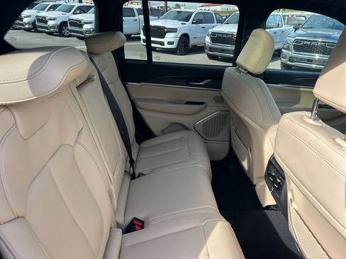 New 2026 Jeep Grand Cherokee Limited w/ Limited Altitude Package AWD/4WD image 15