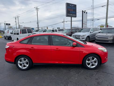 Used 2014 Ford Focus SE w/ SE Winter Package image 2