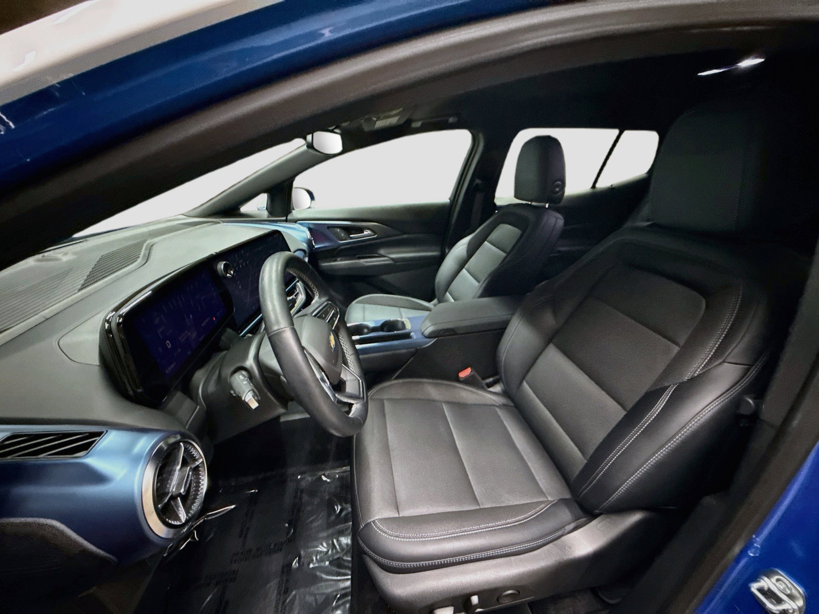 Used 2024 Chevrolet Equinox EV LT w/ LPO, Trailering Package FWD image 23